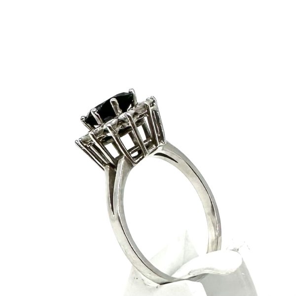 Bague or blanc, saphir et diamants – Image 4
