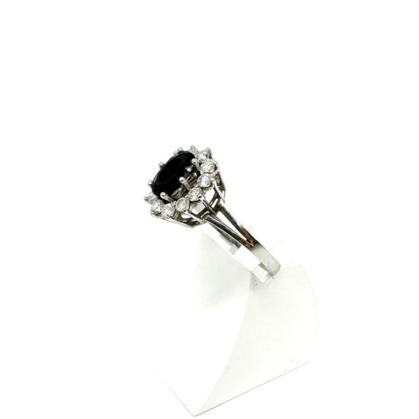 Bague or blanc, saphir et diamants – Image 3