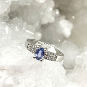 Bague or blanc, saphir et diamants