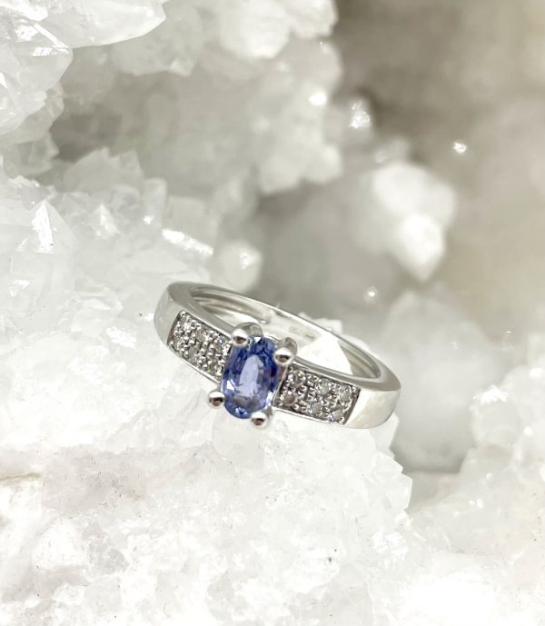Bague or blanc, saphir et diamants