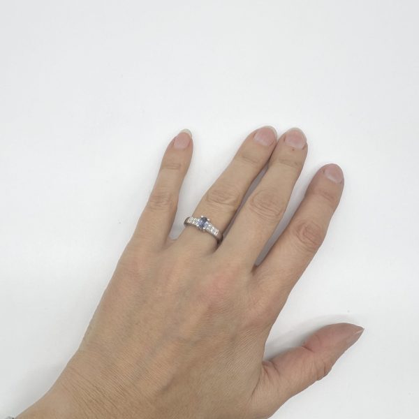 bijou occasion bijouterie frot guilde bague or blanc solitaire accompagné saphir diamants